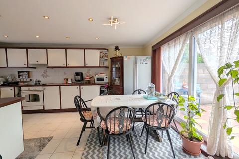 49 Engleheart Drive, Feltham, TW14 9HL
