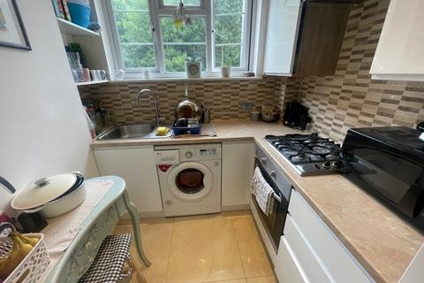 2 bedroom flat to rent, Risborough Close, Muswell Hill