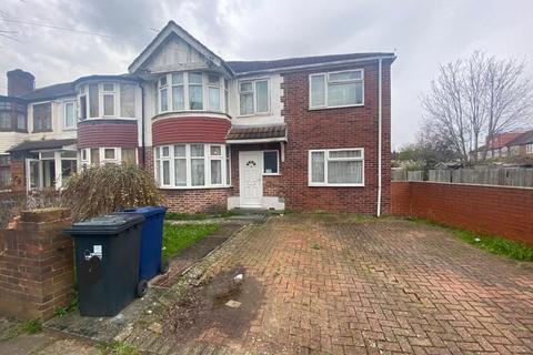 4 bedroom end of terrace house to rent, Wyresdale Crescent, Perivale, Greenford, UB6