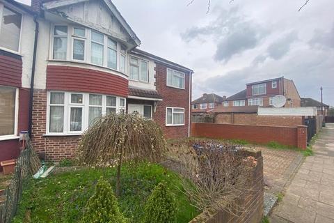 4 bedroom end of terrace house to rent, Wyresdale Crescent, Perivale, Greenford, UB6