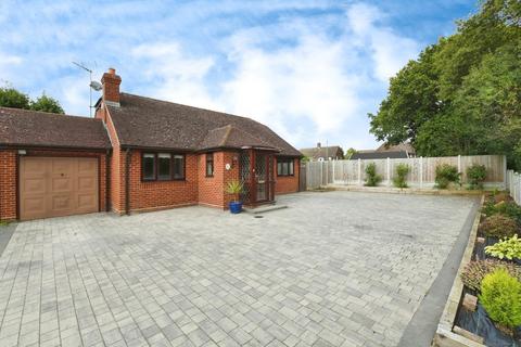 2 bedroom detached bungalow for sale, Park Lane, Billericay CM11