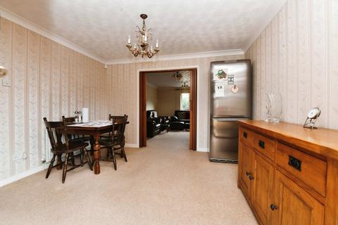 2 bedroom detached bungalow for sale, Park Lane, Billericay CM11