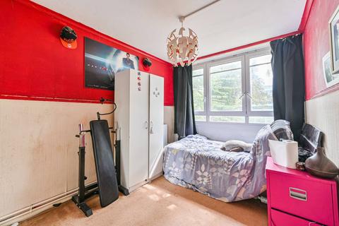 3 bedroom flat for sale, Sceaux Gardens, Camberwell, London, SE5