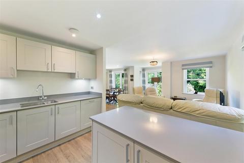 3 bedroom apartment for sale, Dorking Road, Tadworth