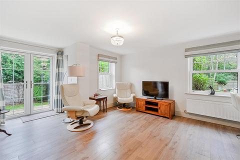 82 Dorking Road, Tadworth, KT20 5RX