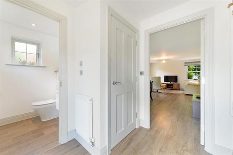 82 Dorking Road, Tadworth, KT20 5RX