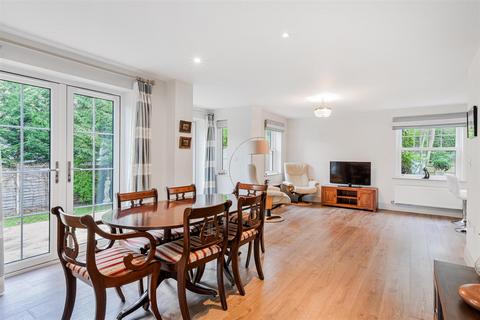 82 Dorking Road, Tadworth, KT20 5RX