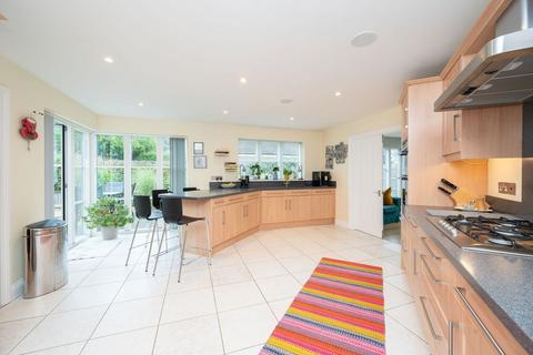 4 bedroom detached house for sale, Worthing Road, Southwater, RH13