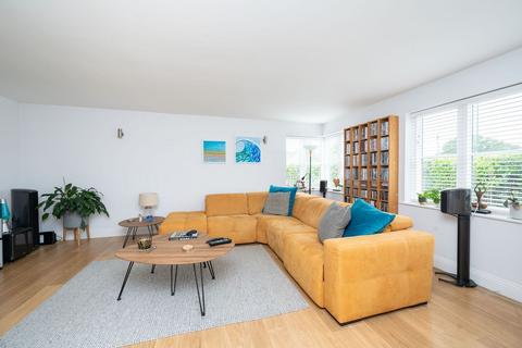 Ashmeadow Worthing Road, Southwater, Horsham, RH13 9BH