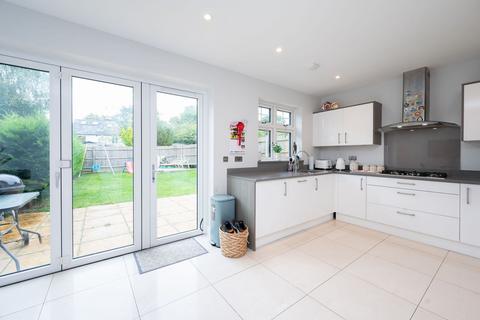 3 bedroom semi-detached house for sale, Coolhurst Close, Monks Gate, RH13