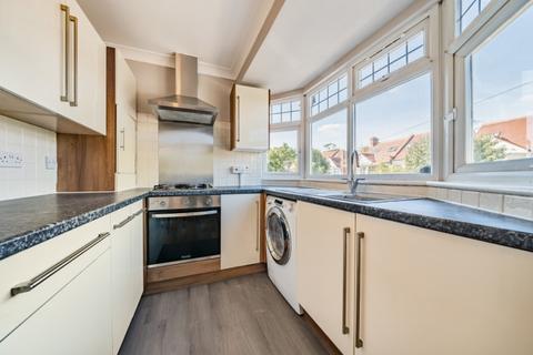 2 bedroom apartment to rent, Malden Hill New Malden KT3