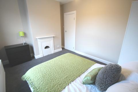 4 bedroom house share to rent, BILLS INCLUDED - Burley Lodge Road, Hyde Park, Leeds, LS6