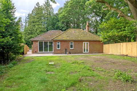 3 bedroom detached bungalow for sale, Thakeham - Detached Bungalow