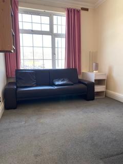 2 bedroom flat to rent, Ballards Lane, London, N3