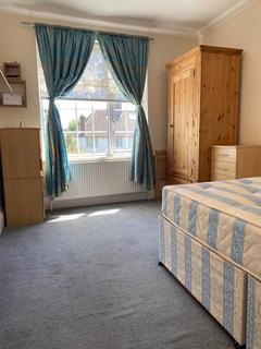 2 bedroom flat to rent, Ballards Lane, London, N3