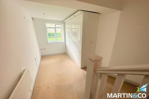 2 bedroom apartment to rent, Wentworth Lodge, Wakefield WF1