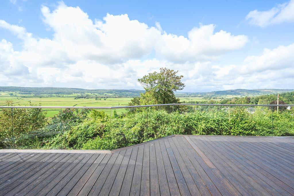 Splendid Terraced Balcony with Views