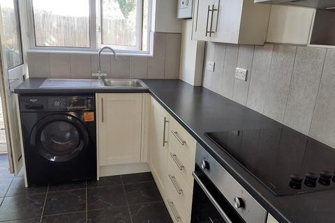 3 bedroom terraced house to rent, Poulner, Ringwood