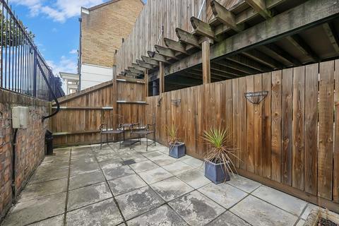 2 bedroom flat for sale, Haberdasher Street, London, N1