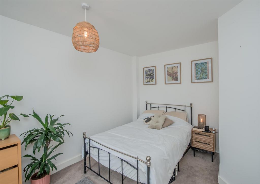 Double Bedroom: