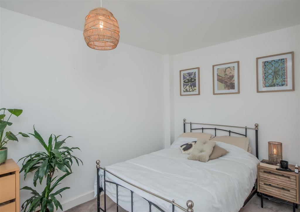 Double Bedroom: