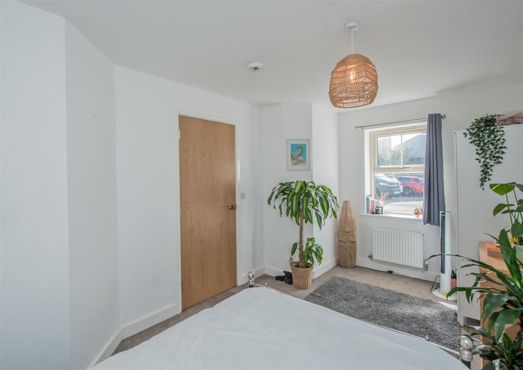 Double Bedroom: