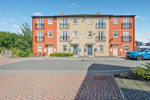 2 bedroom terraced house for sale, Holts Crest Way, Leeds