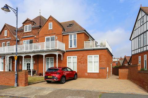 3 bedroom maisonette for sale, Wolsey Gardens, Suffolk IP11