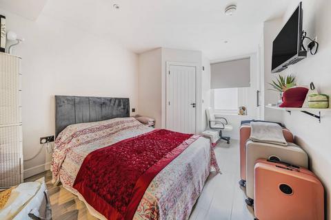 Studio for sale, Brighton Road, Surbiton, KT6