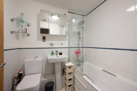 2 bedroom flat for sale, Smugglers Way, Wandsworth, London, SW18