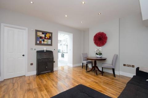 1 bedroom flat for sale, Lots Road, Chelsea, London, SW10