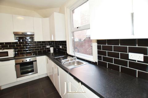 4 bedroom terraced house to rent, Leicester LE2