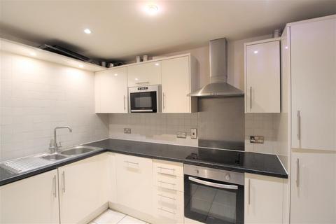 2 bedroom flat to rent, Newport Avenue, London