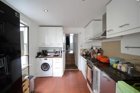 2 bedroom house to rent, Merredene Street, London SW2