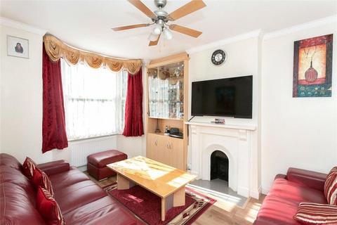 3 bedroom terraced house to rent, Vicarage Road, Watford WD18