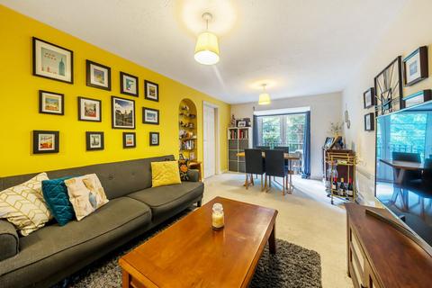 7 Selhurst Close, London, SW19 6AY