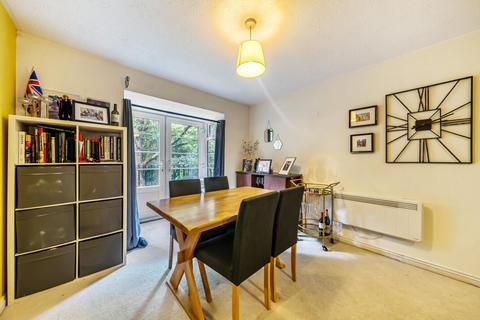 7 Selhurst Close, London, SW19 6AY