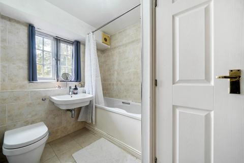 7 Selhurst Close, London, SW19 6AY