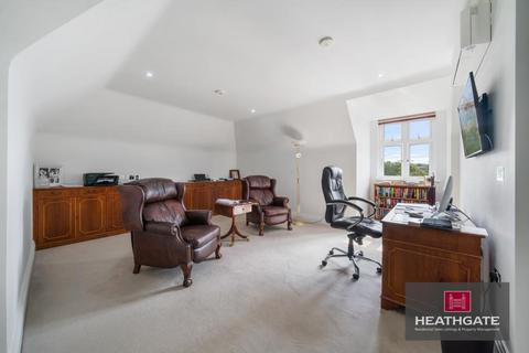 3 bedroom penthouse for sale, Unwin Court, The Bishops Avenue, Hampstead Garden Suburb N2