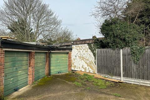 3 bedroom semi-detached house for sale, New Road, Croxley Green