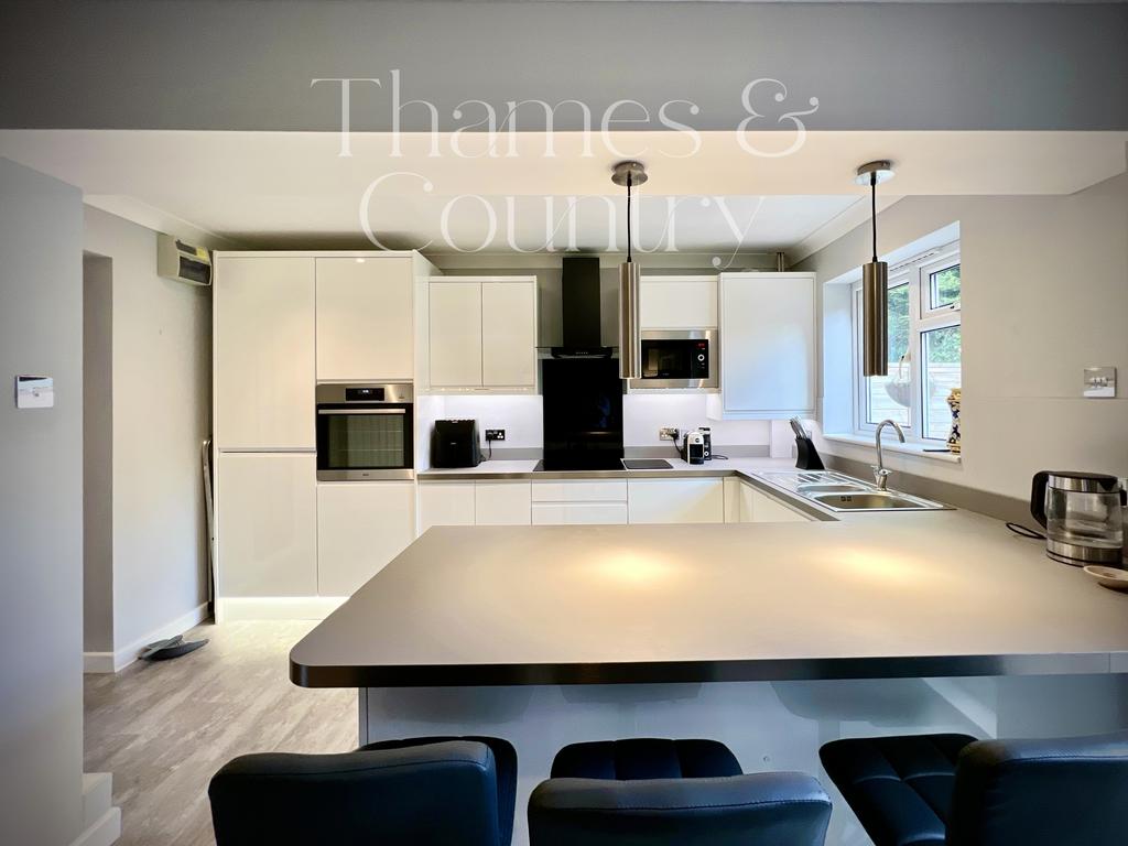 Green, Slough SL3 3 bed semidetached house for sale £425,000