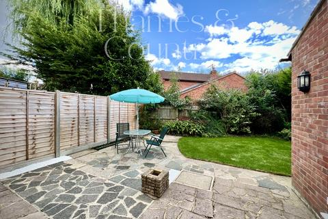 17 Rixon Close, George Green, Slough, SL3 6RH