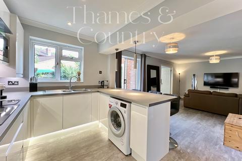 17 Rixon Close, George Green, Slough, SL3 6RH
