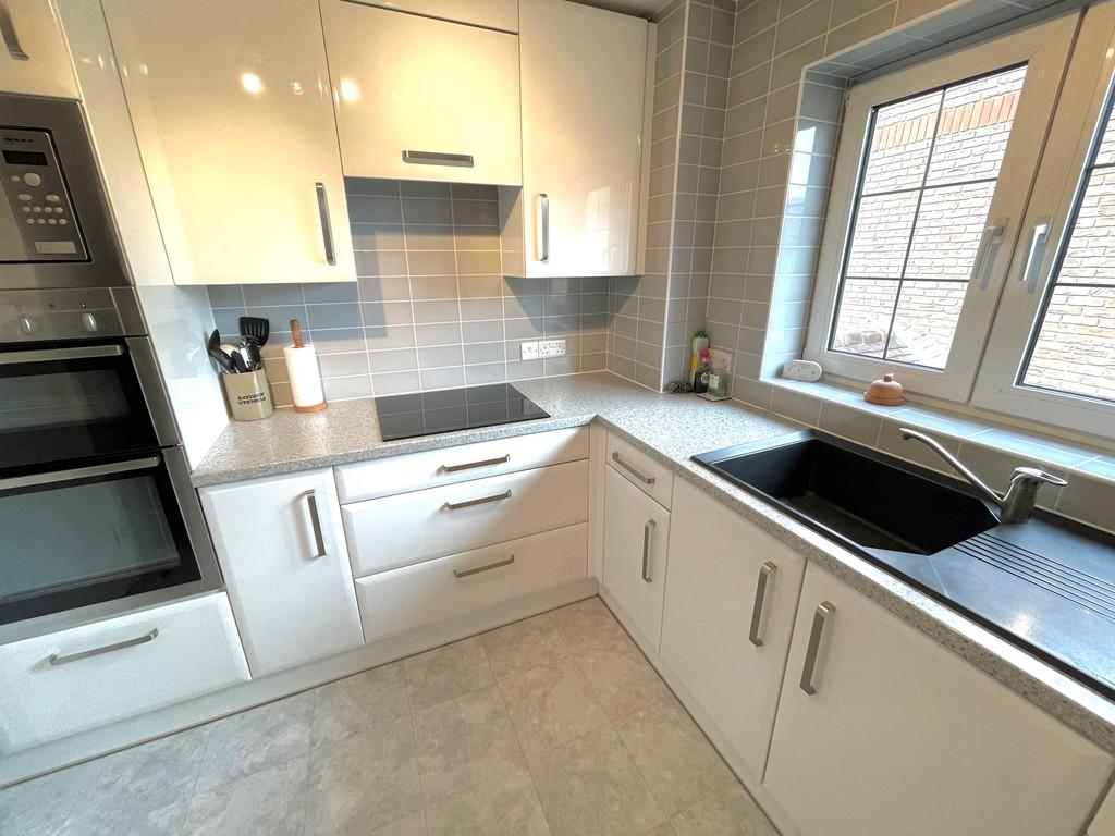 2 Barton Court Kitchen 1