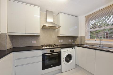 2 bedroom maisonette to rent, Victoria Park Road, London E9