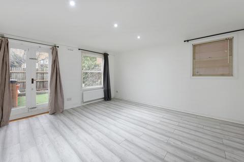 2 bedroom maisonette to rent, Victoria Park Road, London E9