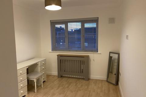 2 bedroom flat to rent, New Road, Hayes