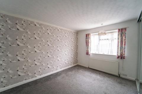 2 bedroom ground floor flat to rent, Fulham Close, Uxbridge