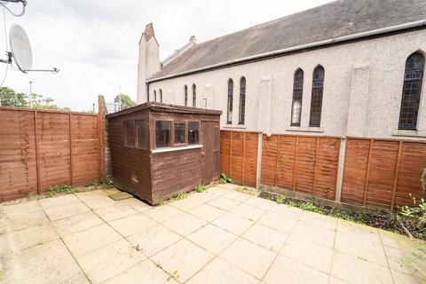 2 bedroom ground floor flat to rent, Fulham Close, Uxbridge