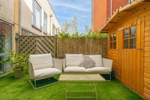 24 Bath Buildings, Bristol, BS6 5BE